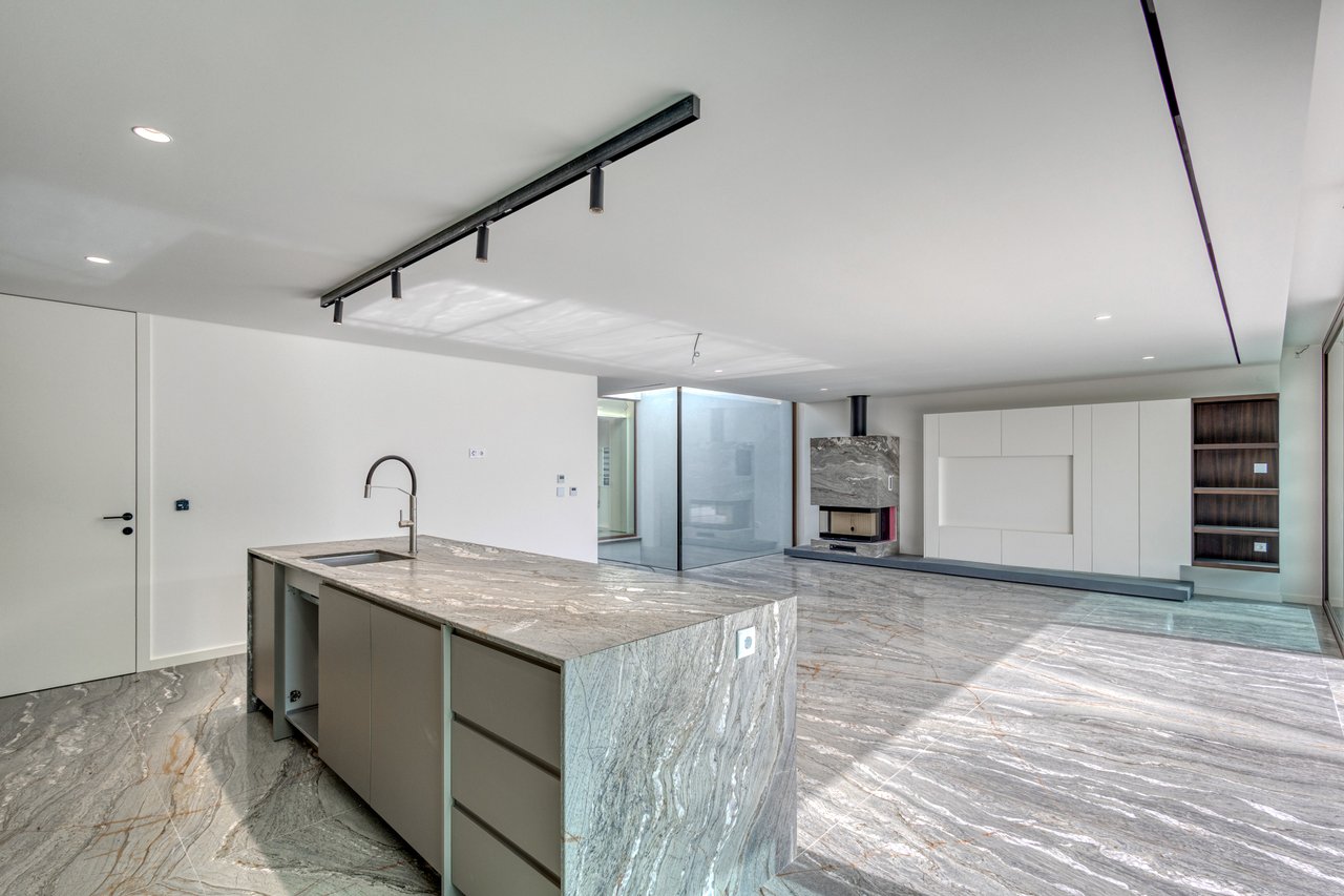 Contemporary 3-Bedroom Luxury Villa with Pool and Large Basement in Palmeira, Braga