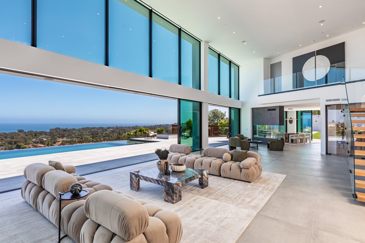 6156 Zumirez Dr