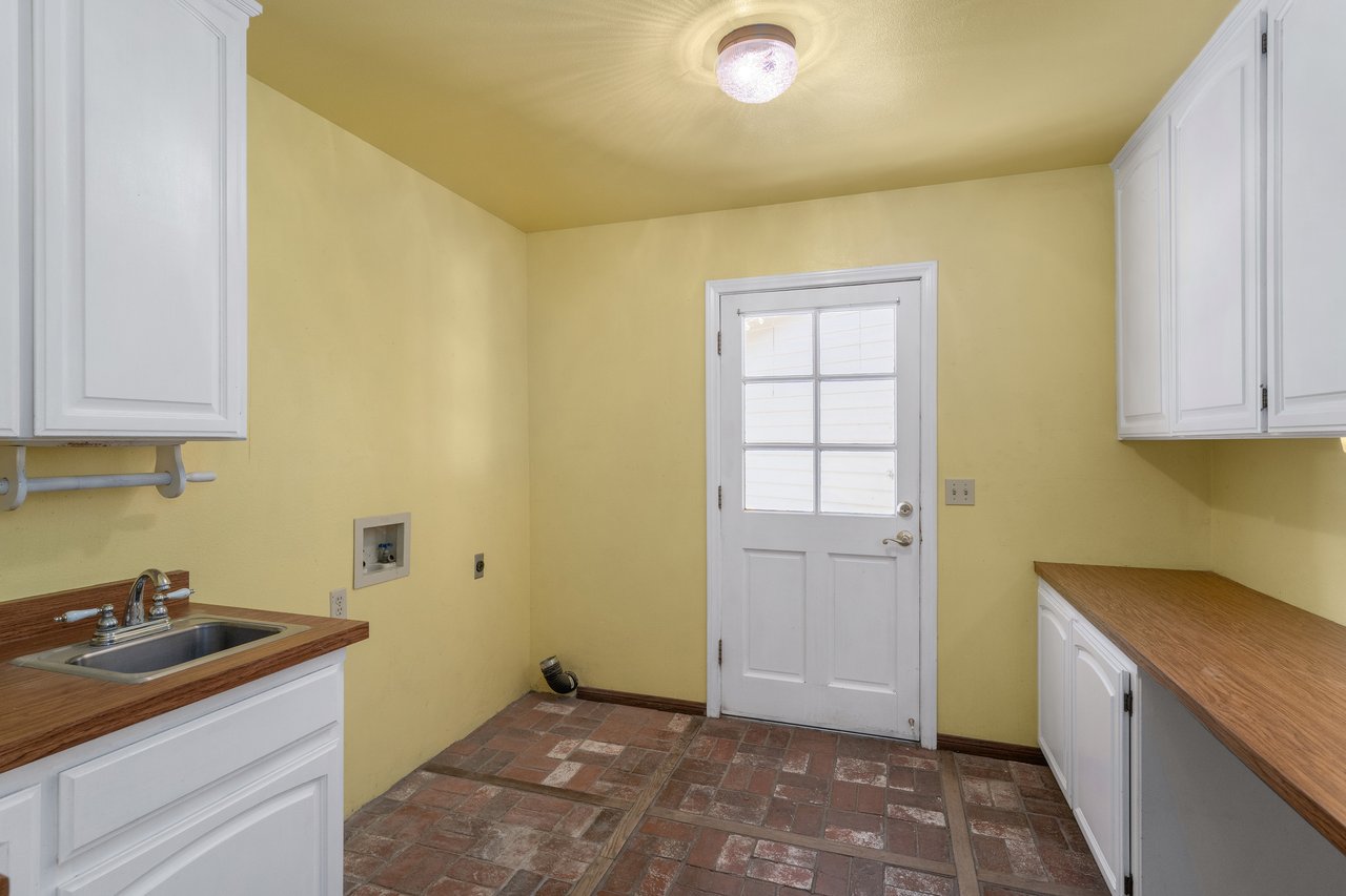 37797 Calle De Lobo