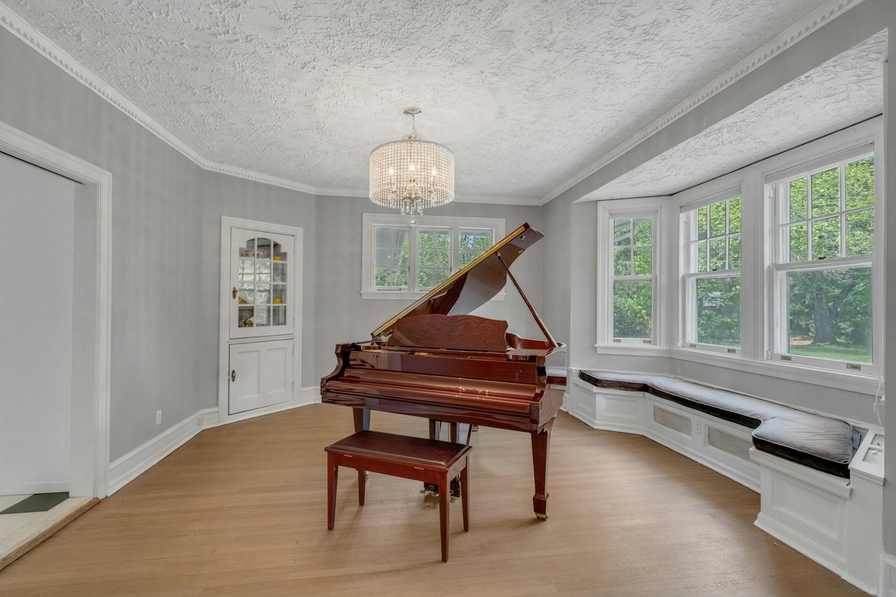 225 Glen Road