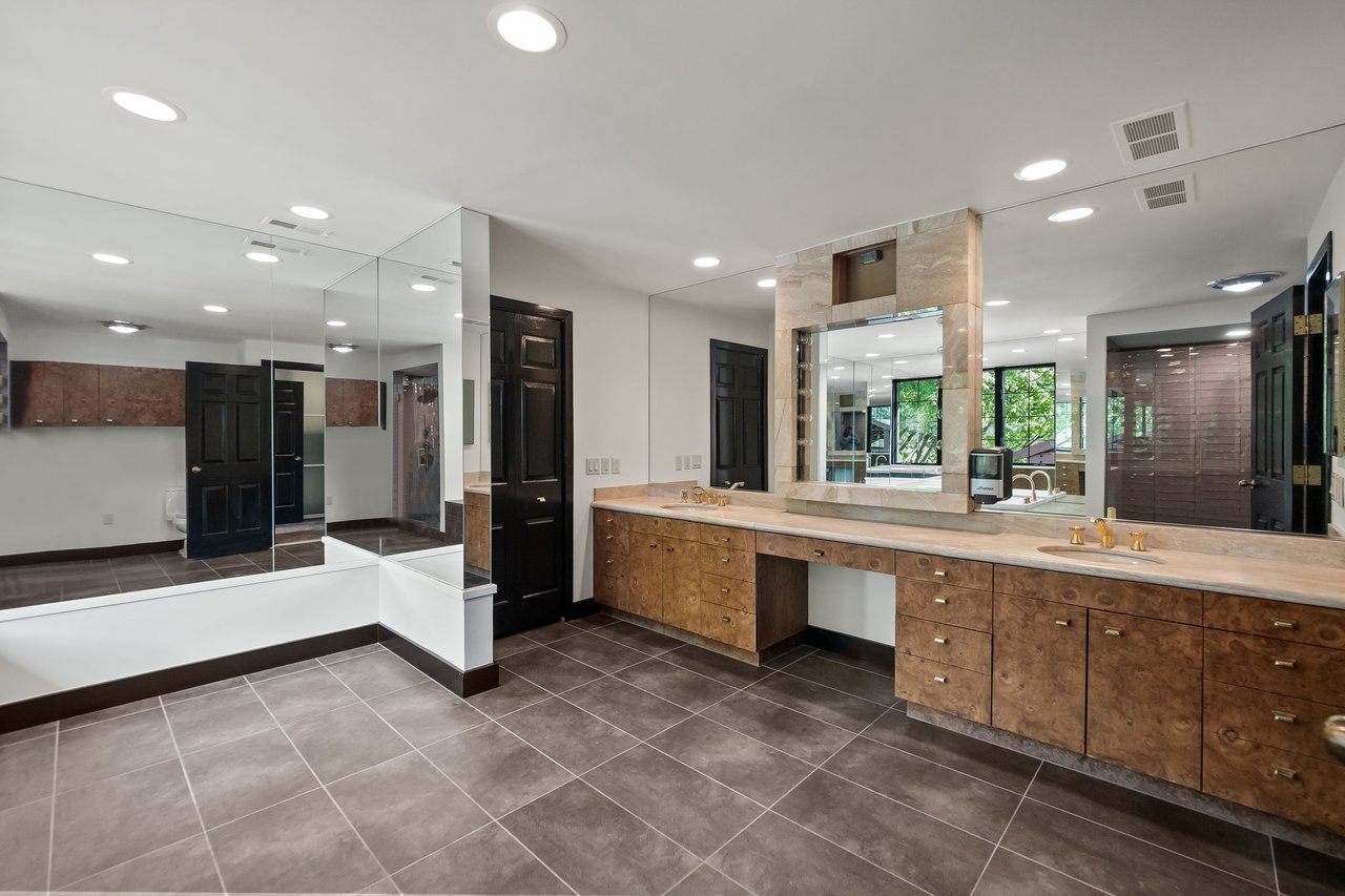 260 Woodwind Dr, Bloomfield Hills