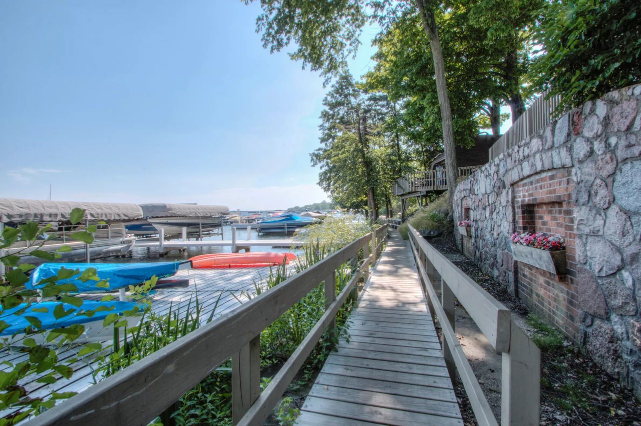 158 Abbey Springs Dr