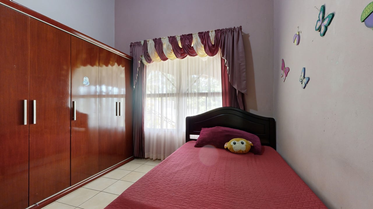 Spacious 5-Bedroom Colonial Home with 4 Bathrooms | La Bonita, Rivas.