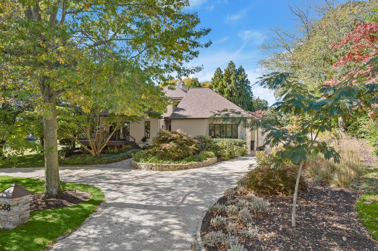 668 Broadwater Way