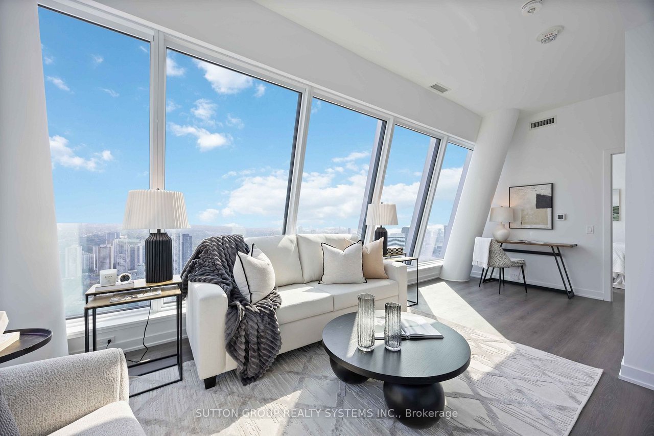 YORKVILLE PENTHOUSE LIVING