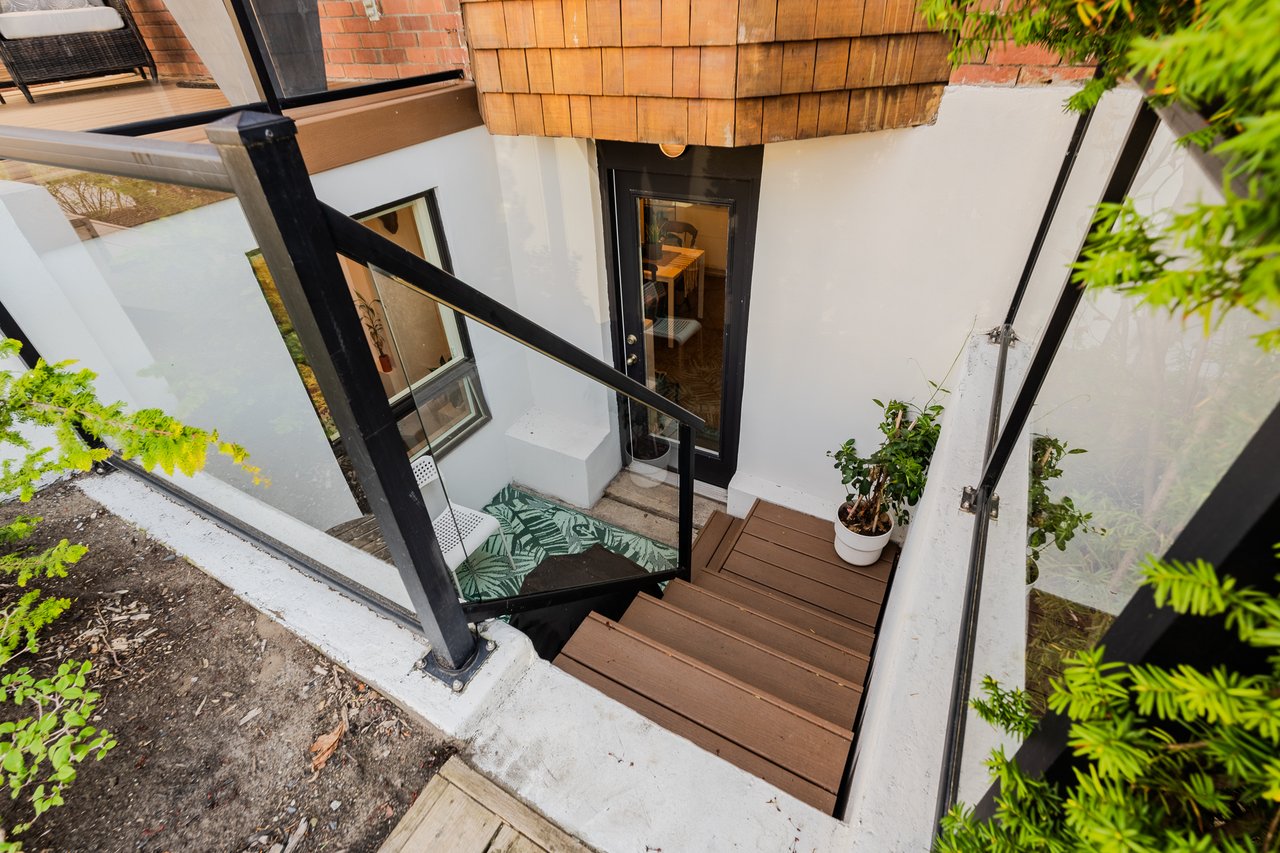 389 Woodbine Ave