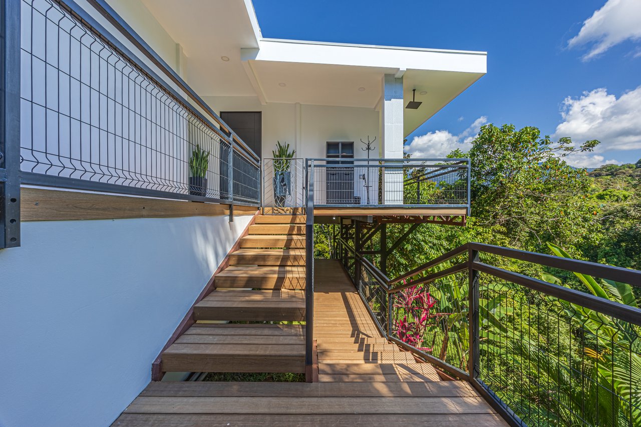 Stunning Ocean and Mountain Views, Casa Tres Galgos in Ojochal on Calle Perezoso