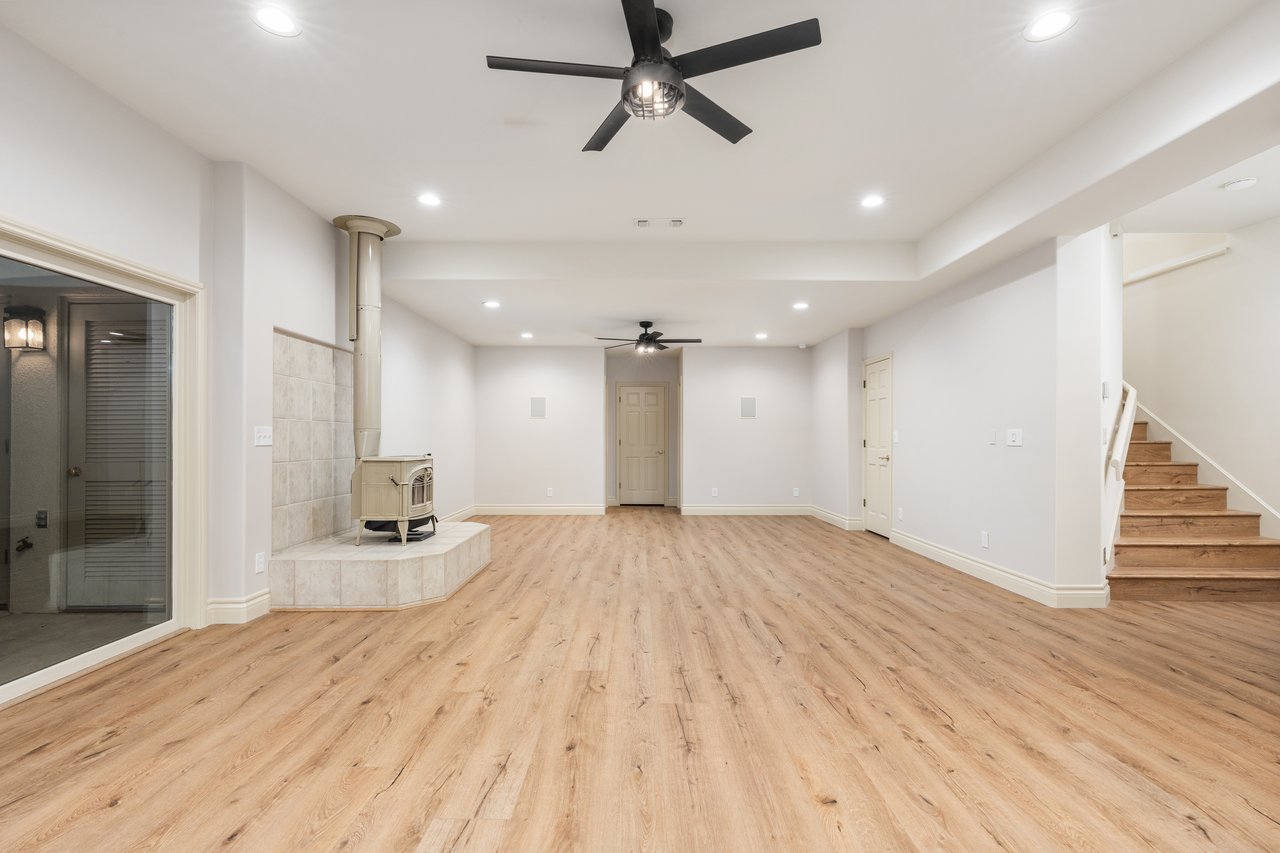 7285 N San Pedro Ave