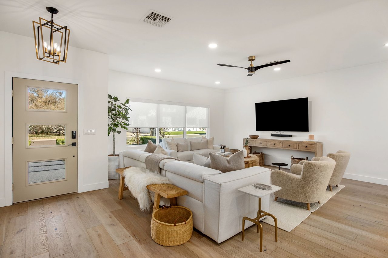 4119 E Indianola Ave