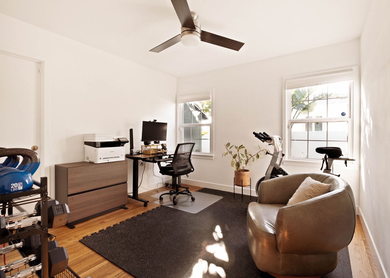 Effortless California Living in This Tarzana Ranch