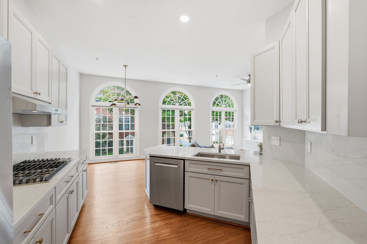 1627 Colonial Hills Drive