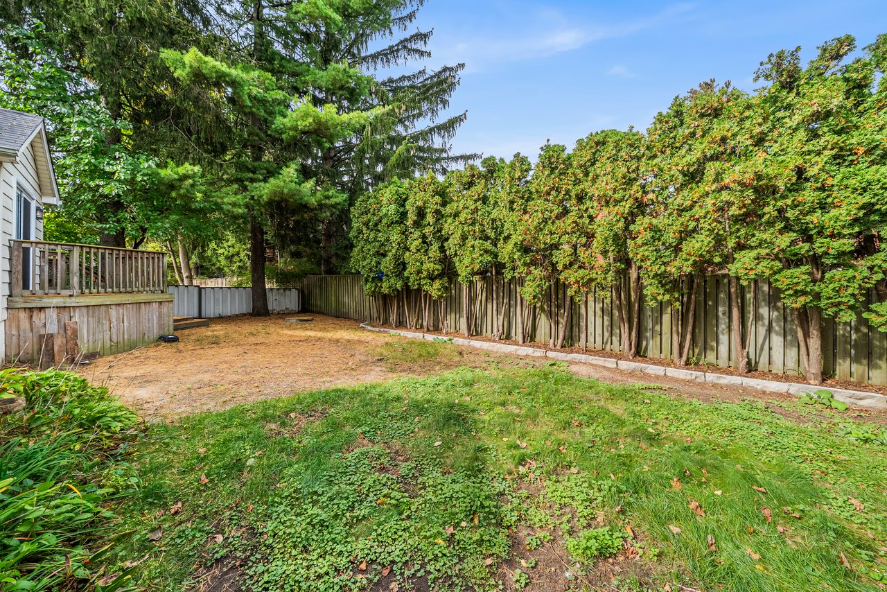 1141 Lakeshore Rd W