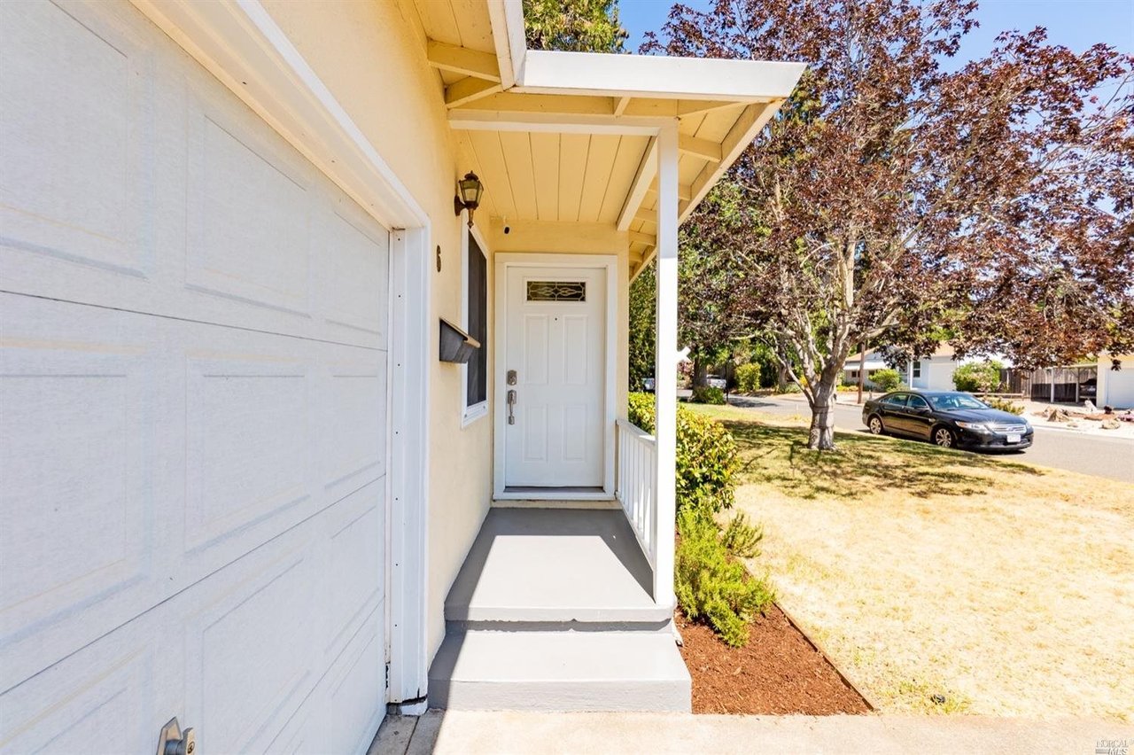 6 Boulevard Ct