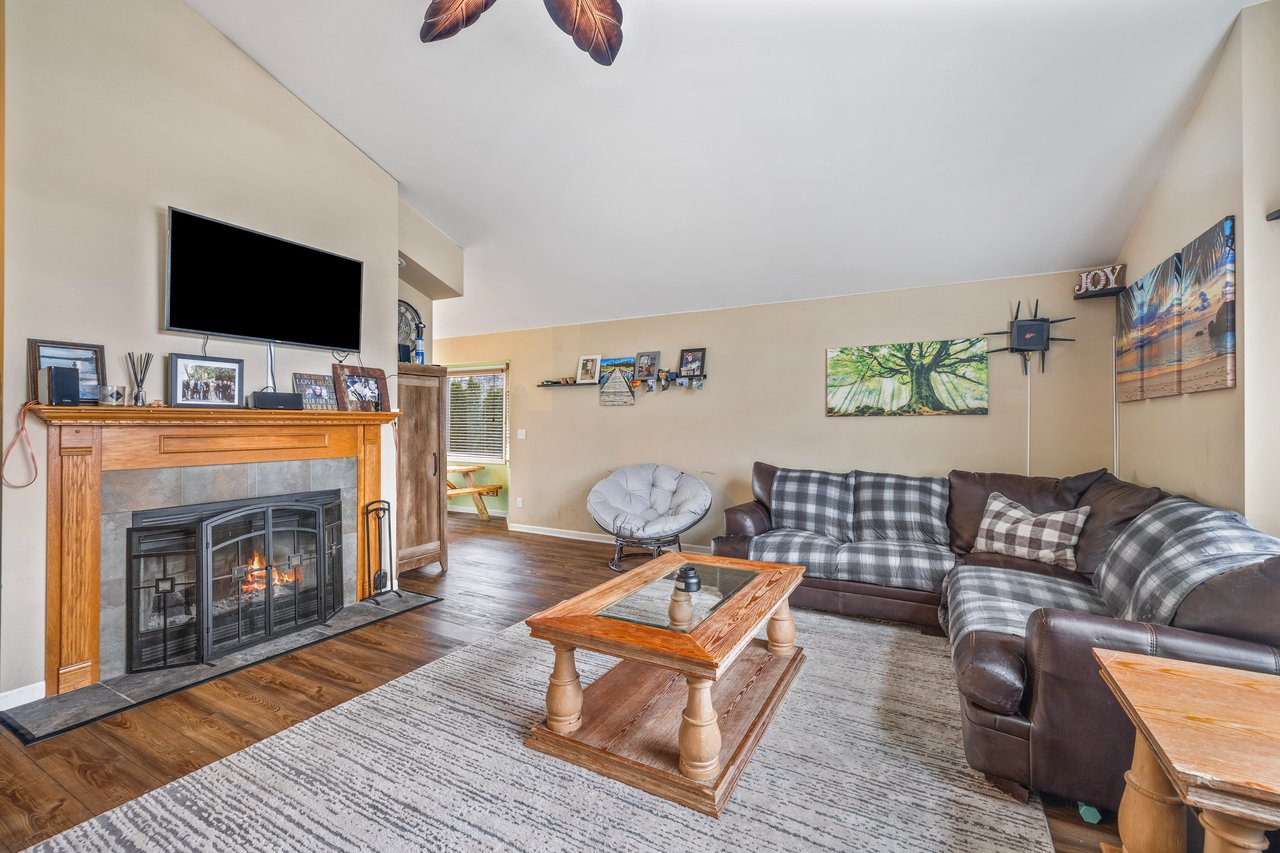 Vaulted Ceilings, Natural Light & Location—Welcome to 610 N Washington!