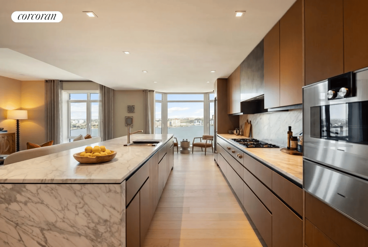 555 West 22nd Street, 20A