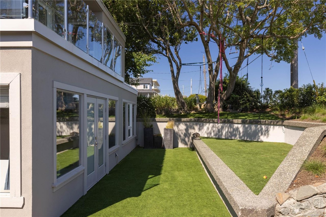 2378 Esplanade
