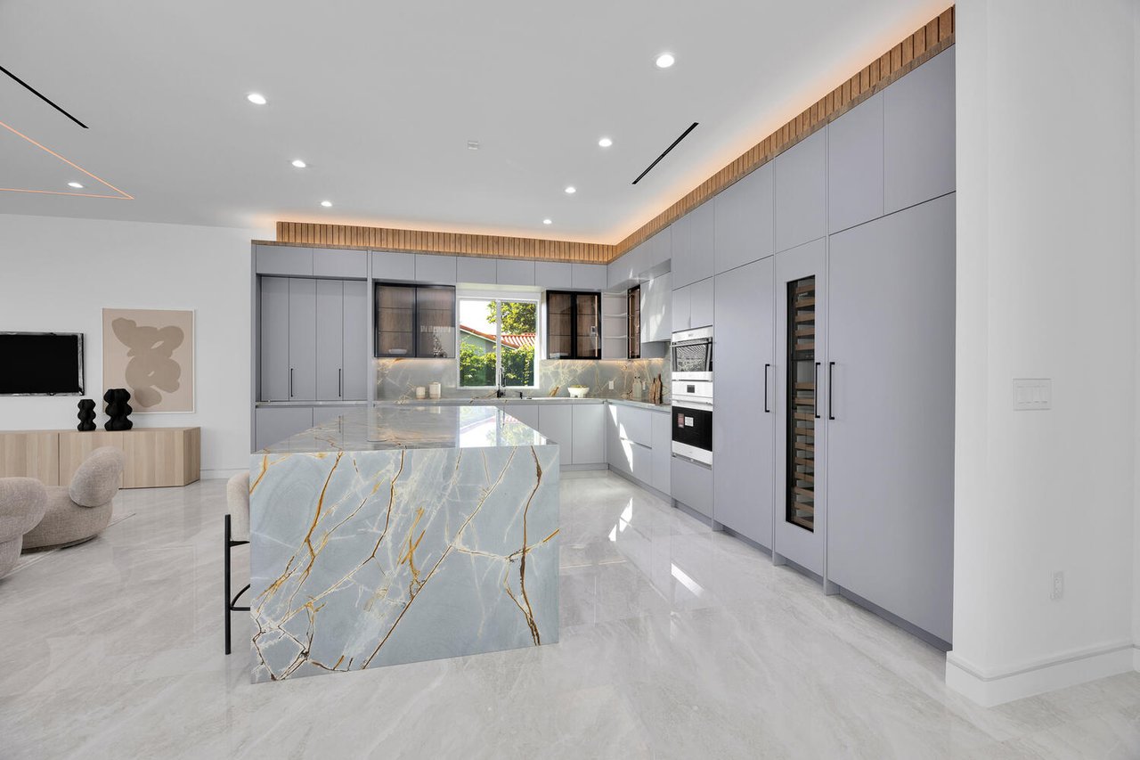 Your Private Resort - Everyday Of The Week