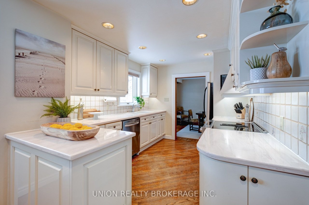 37 Fallingbrook Dr