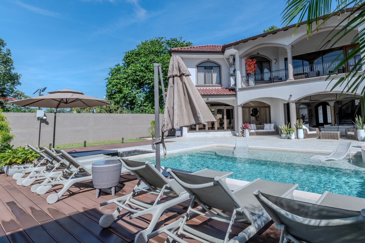 Luxury Home with Pool, Bar Area & Resort-Level Amenities | 5br, 4ba in Perez Zeledon 