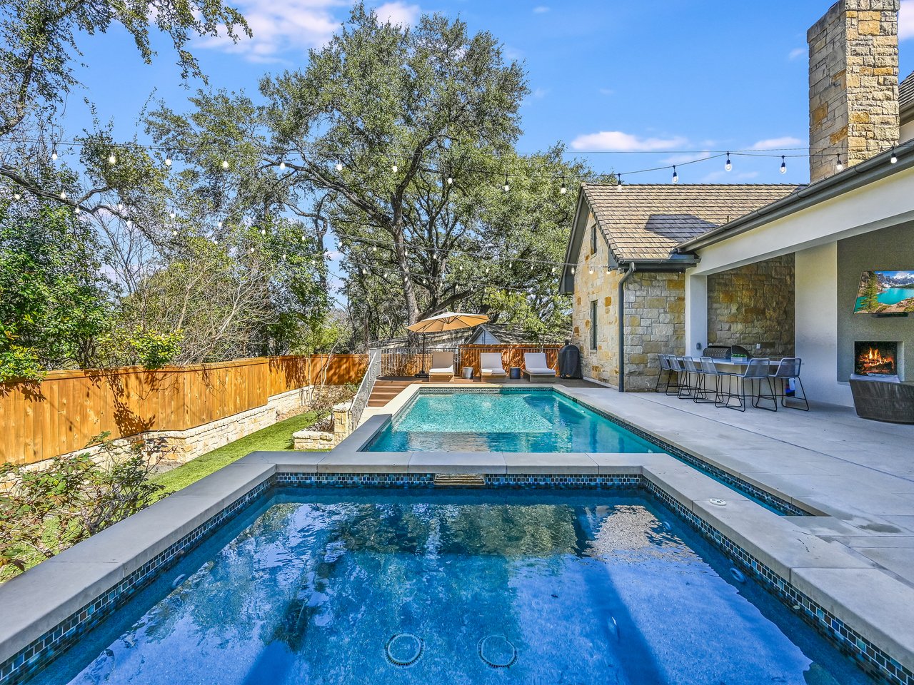 4907 Rollingwood Drive