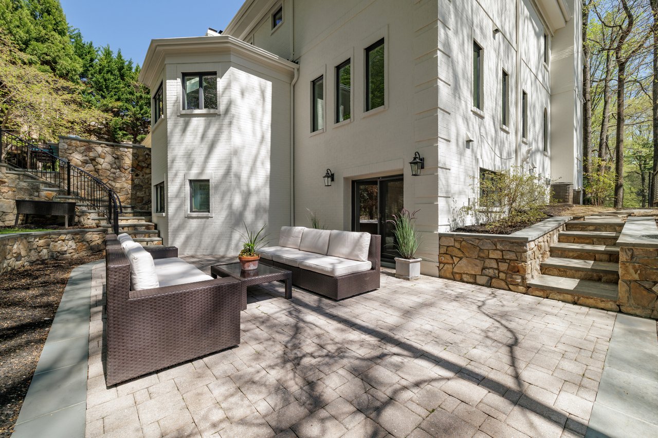 9200 Holly Oak Drive