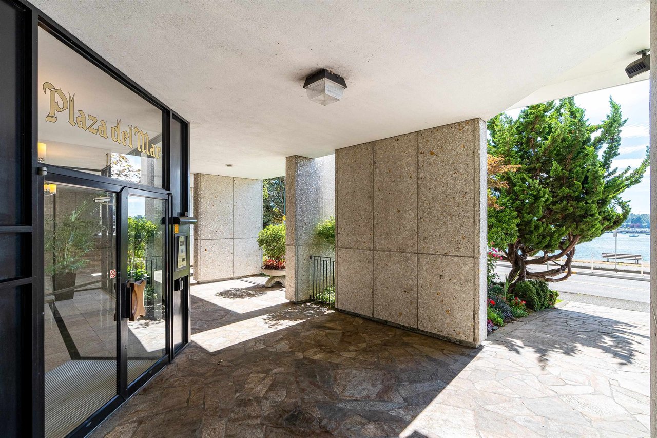 1575 Beach Ave, #303