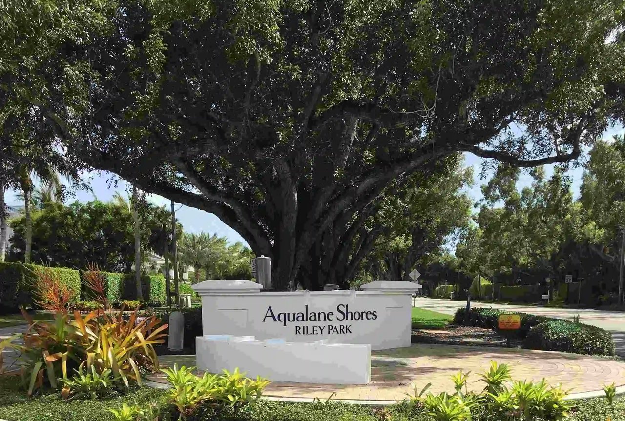 Aqualane Shores