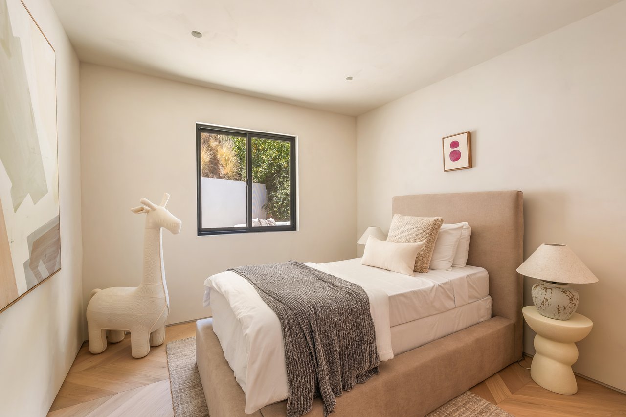 8353 Sunset View Dr