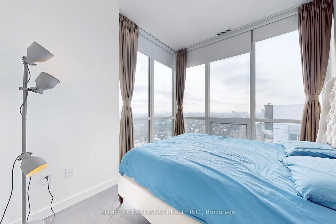 NORTH YORK'S PRESTIGIOUS COMMUNITY PENTHOUSE