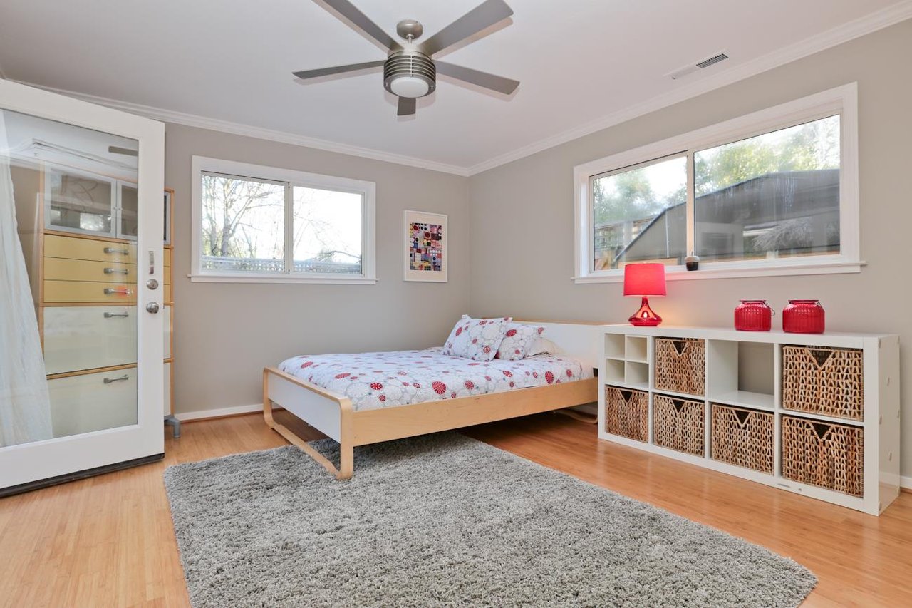1009 Middle Avenue