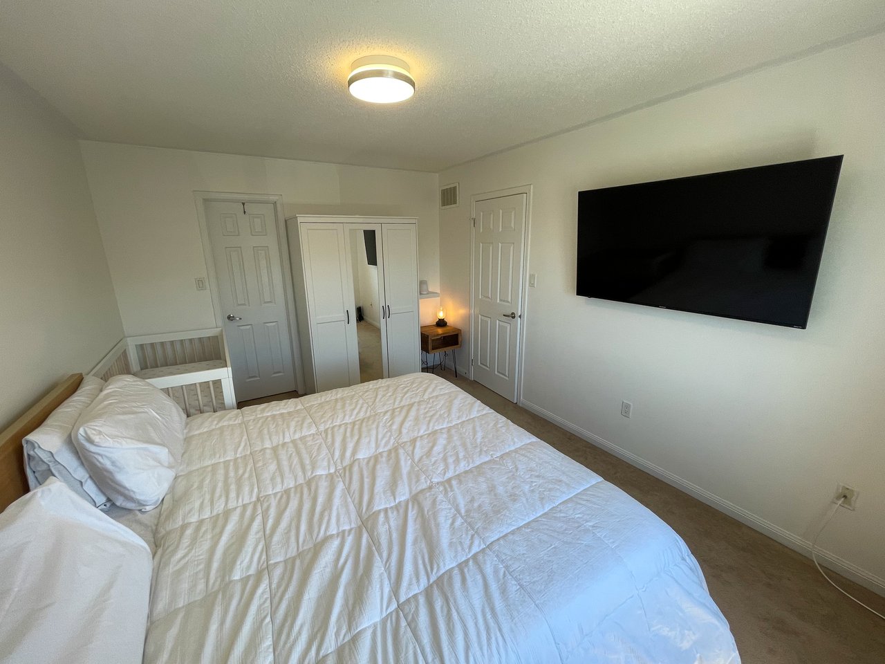 877 Willingdon Cres