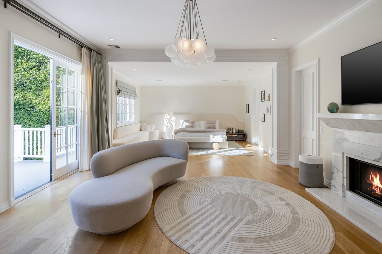 9135 Hazen Dr, Beverly Hills 