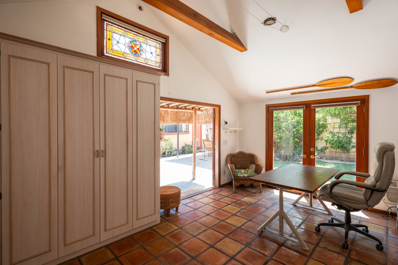 8921 Rosewood Ave, West Hollywood