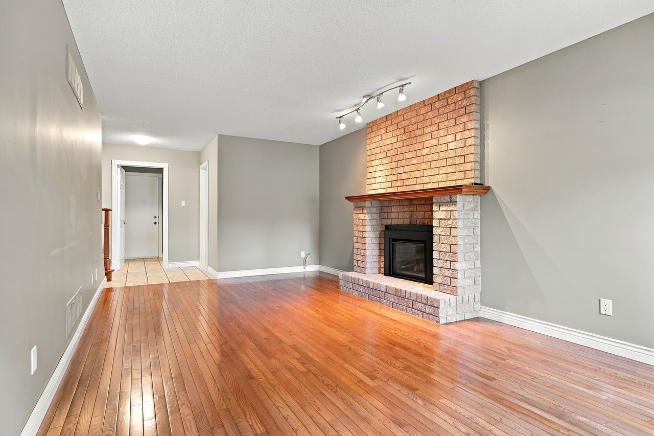Executive home in Oakville's prestigious Glen Abbey community