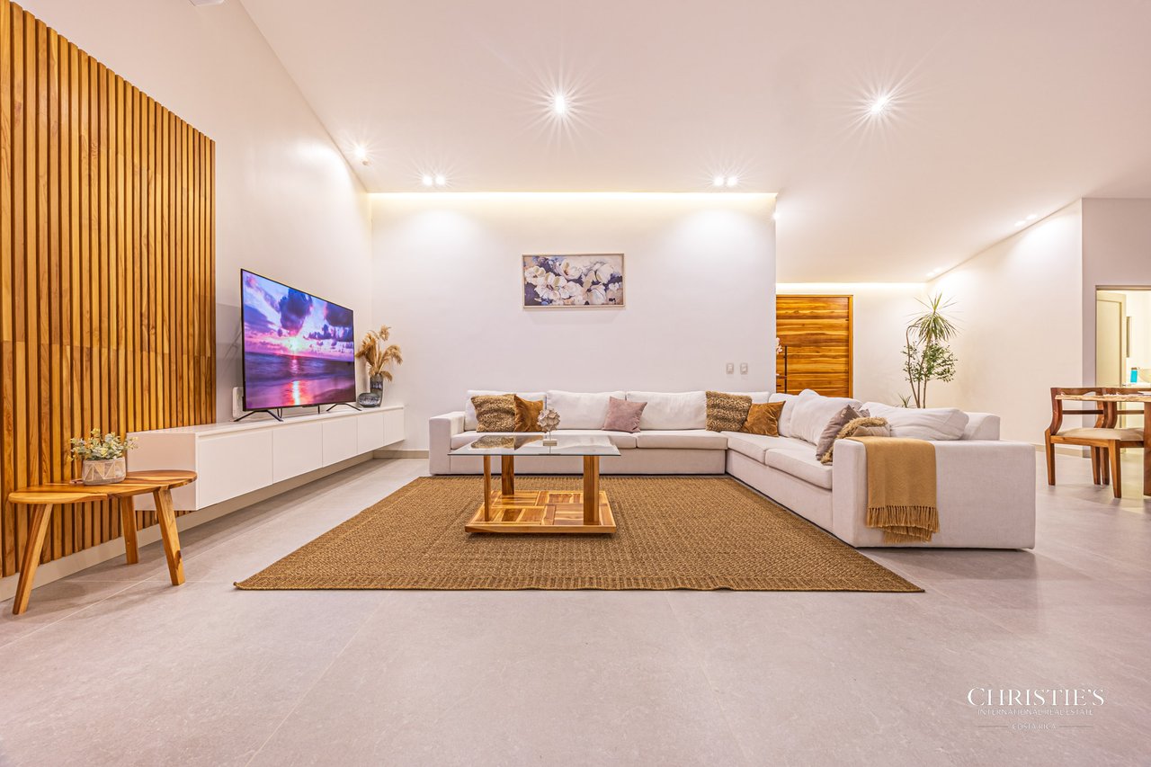 Casa Iguana Turnkey Tropical Paradise