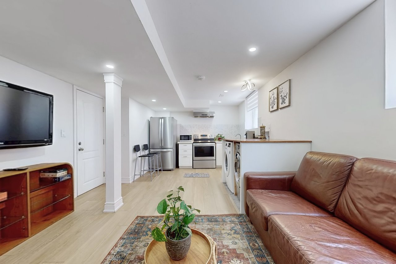 851 Clemens Crescent