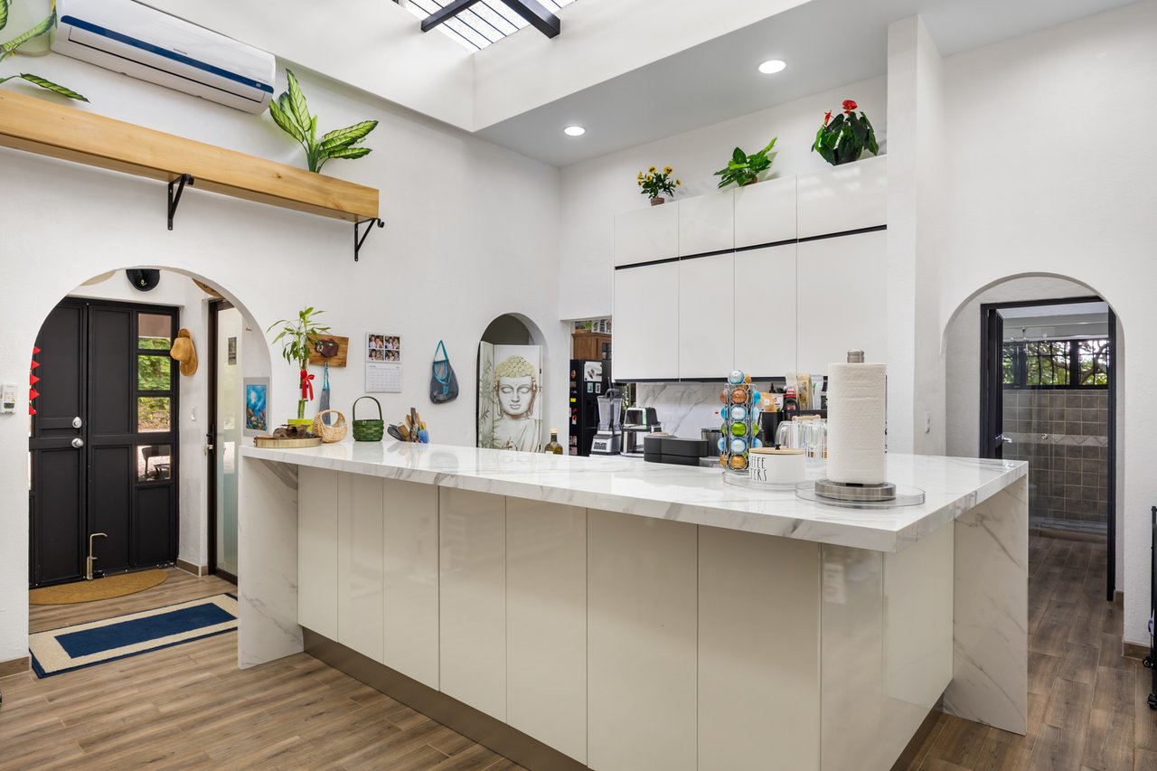 Casa Brillante & Casita Cinco Playas | Modern Home with Guest Casita, Pool & Mountain Views in Huacas