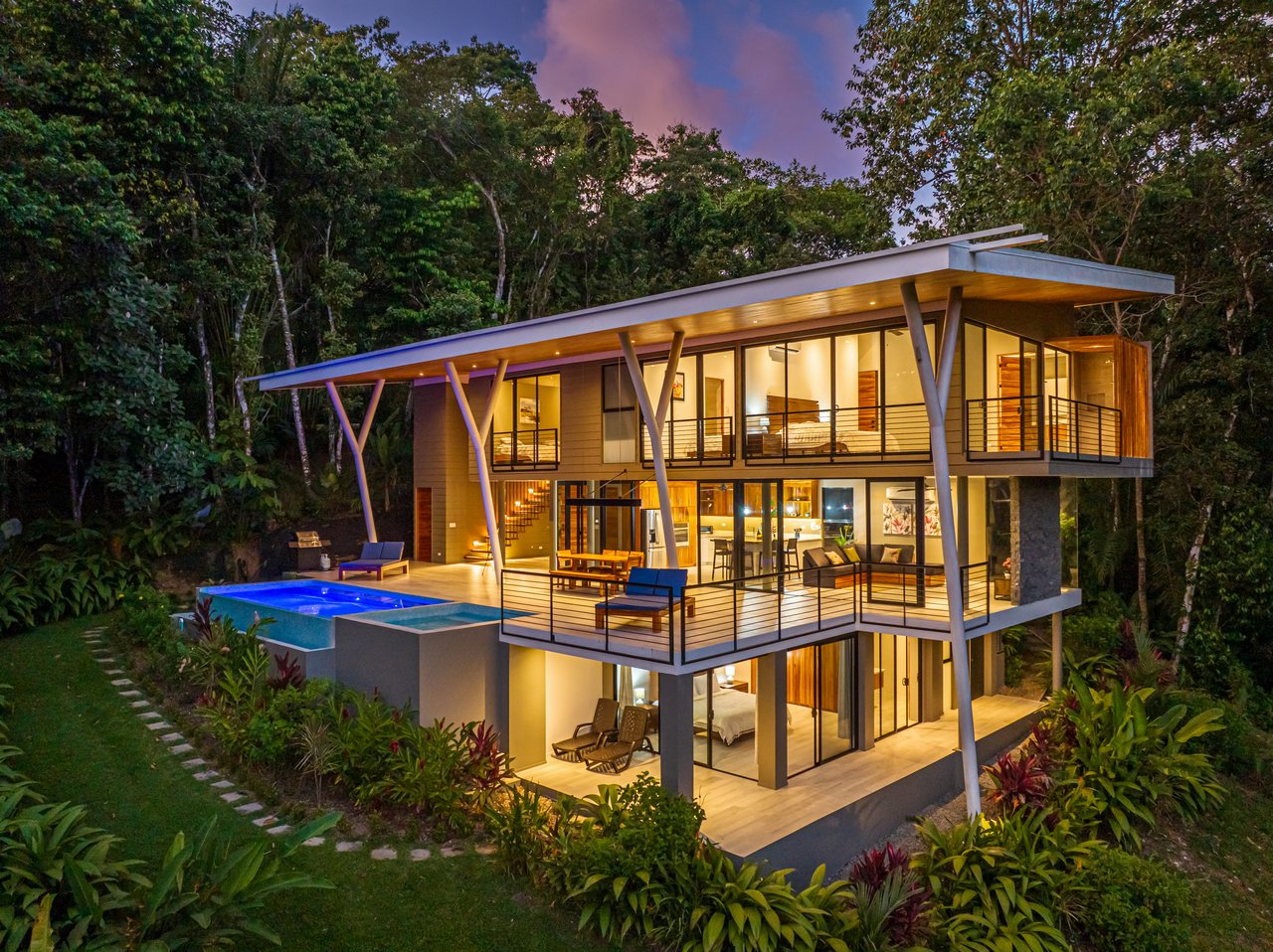 4 Bedroom Jungle Paradise with Ocean Views