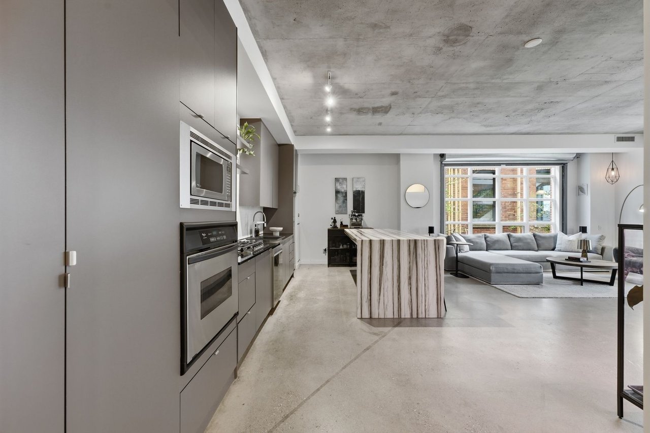 19 Brant St 204