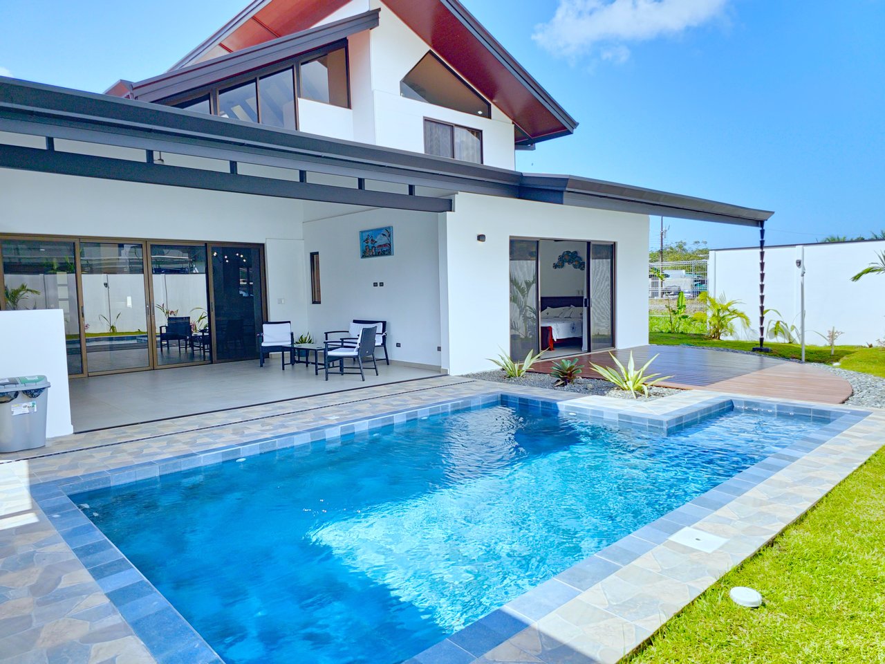 Modern Oasis Near Uvita: Contemporary Living with Pool & Privacy