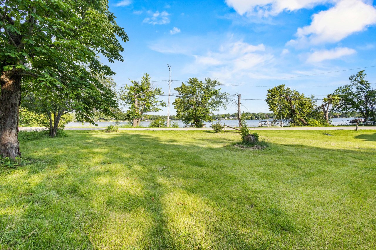 7110 N Tichigan Rd Waterford