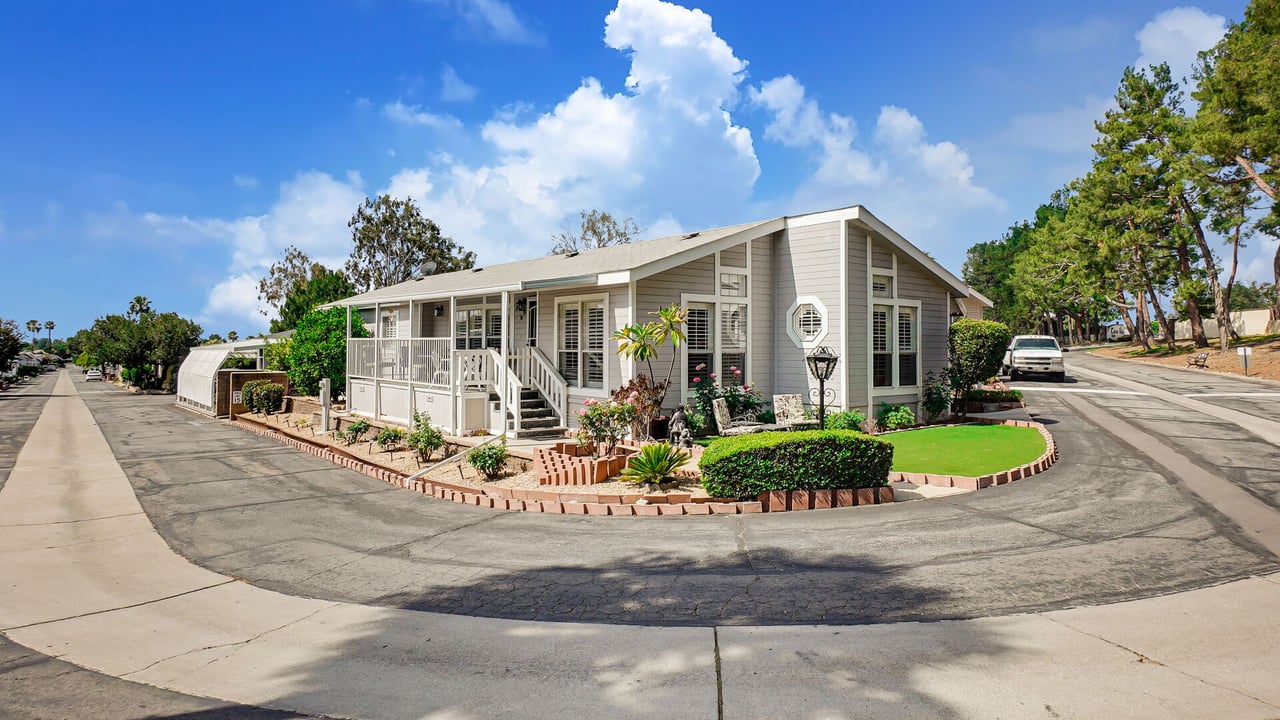 8651 Foothill Boulevard 35