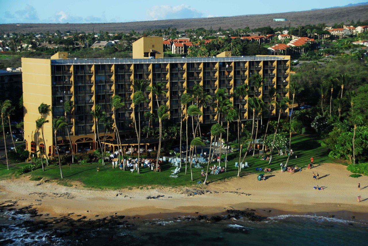 Mana Kai beachfront condominium on Keawakapu Beach in Kihei, South Maui, at the gateway to Wailea