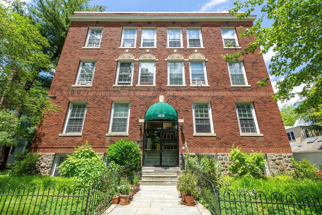 3039 Macomb St NW, Unit 18