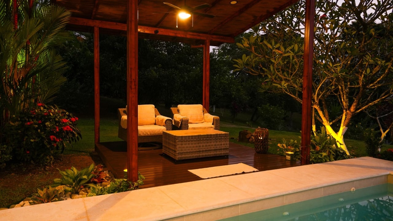 Stunning 2-Bedroom, 2-Bathroom Home with Pool on a Spacious Lot in Ojochal – Calle Papagayo