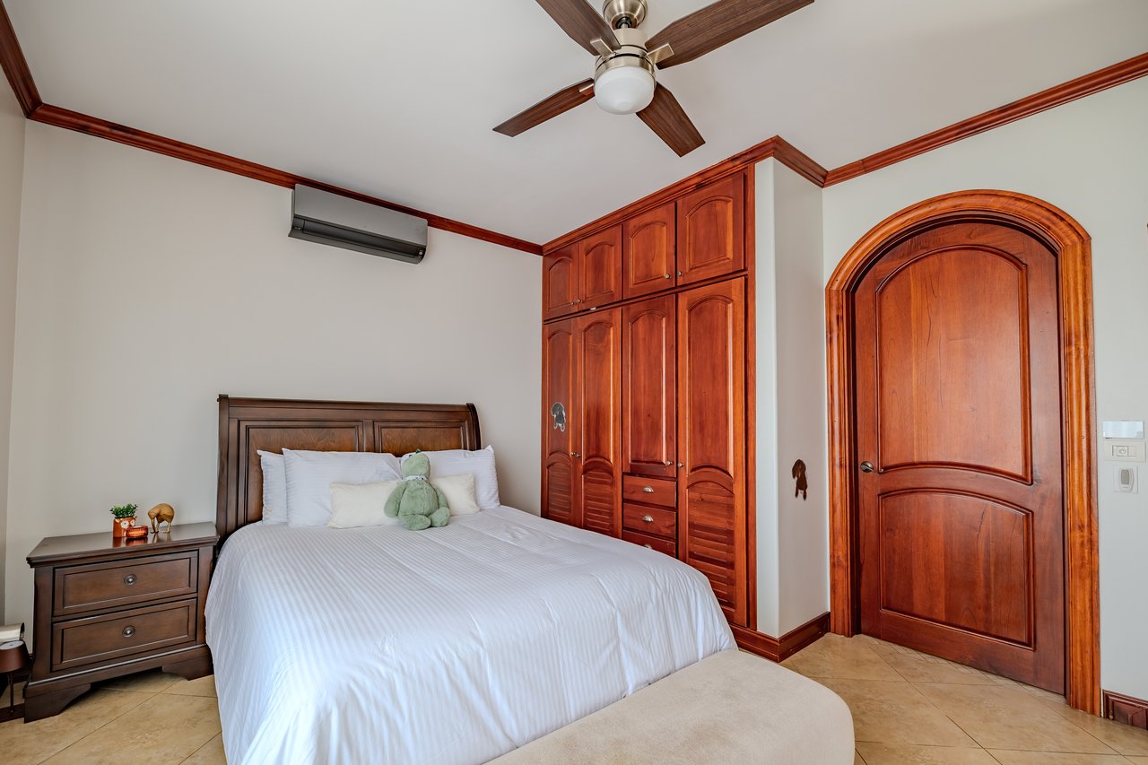 Luxury Home with Pool, Bar Area & Resort-Level Amenities | 5br, 4ba in Perez Zeledon 