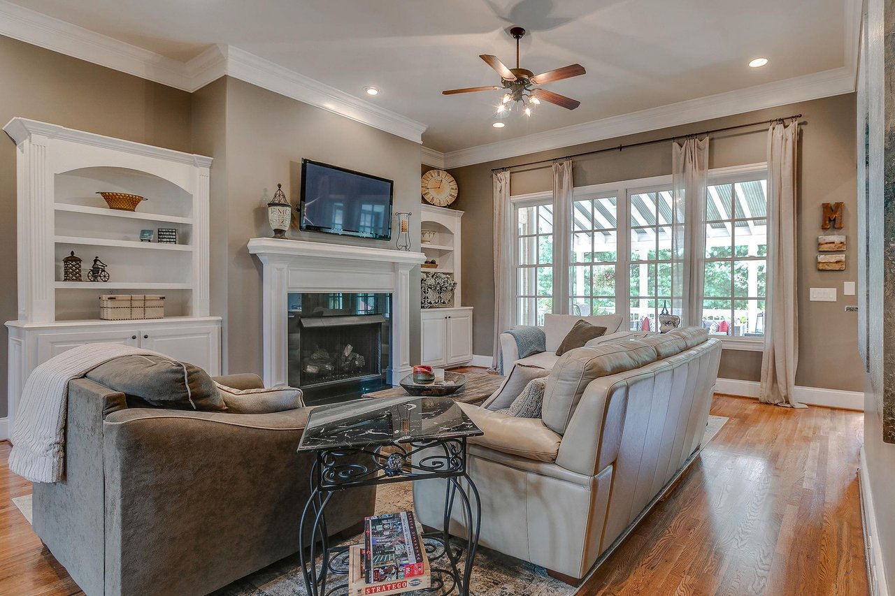 220 Azalea Ln