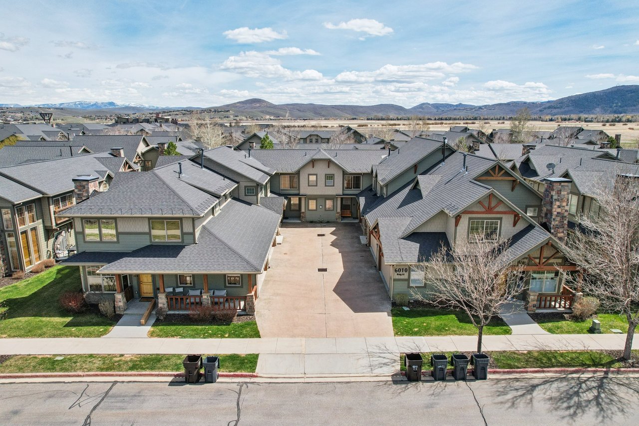 6010 N Fox Pointe