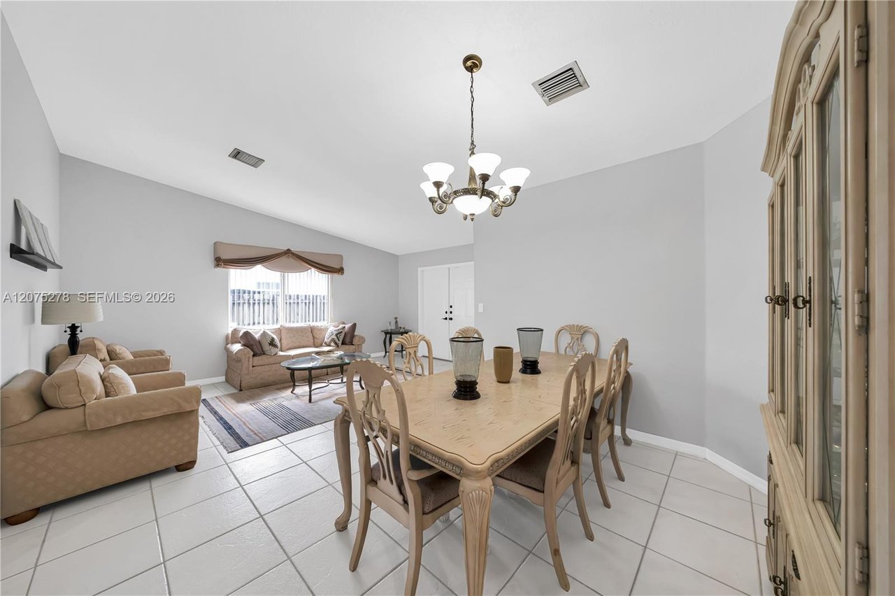 15123-sw-179-street-miami-fl-home-sold-dining-area