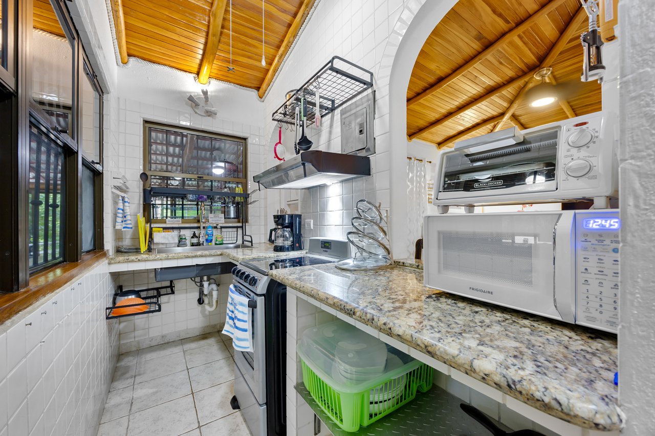 Casa Brillante & Casita Cinco Playas | Modern Home with Guest Casita, Pool & Mountain Views in Huacas